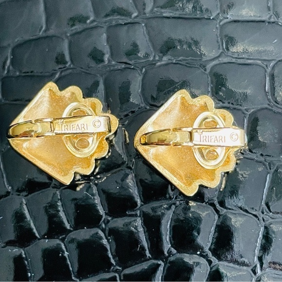 Crown Trifari Vintage Gold Plated Sea Shell Statement Nautical Clip On E… - Picture 5 of 15